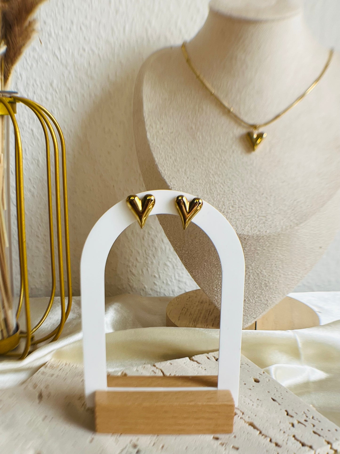 Hana "HEARTS" EARRINGS