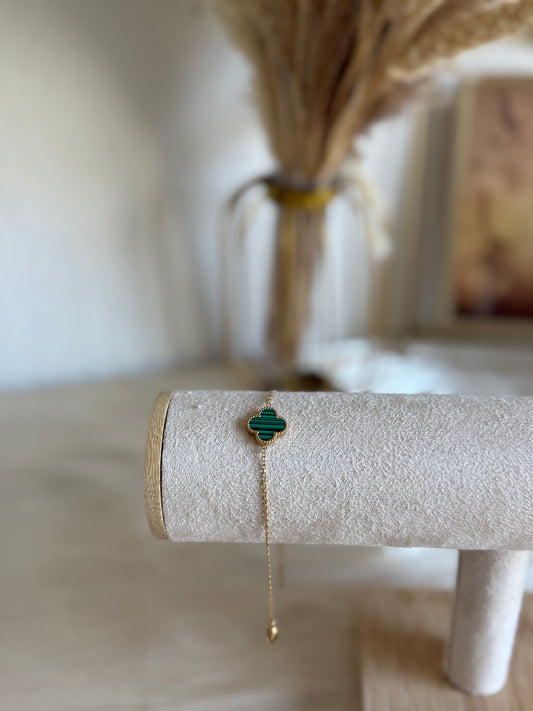 Eline in green “bracelet “