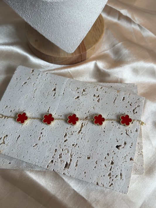 Eline in Red five-petaled flower bracelet
