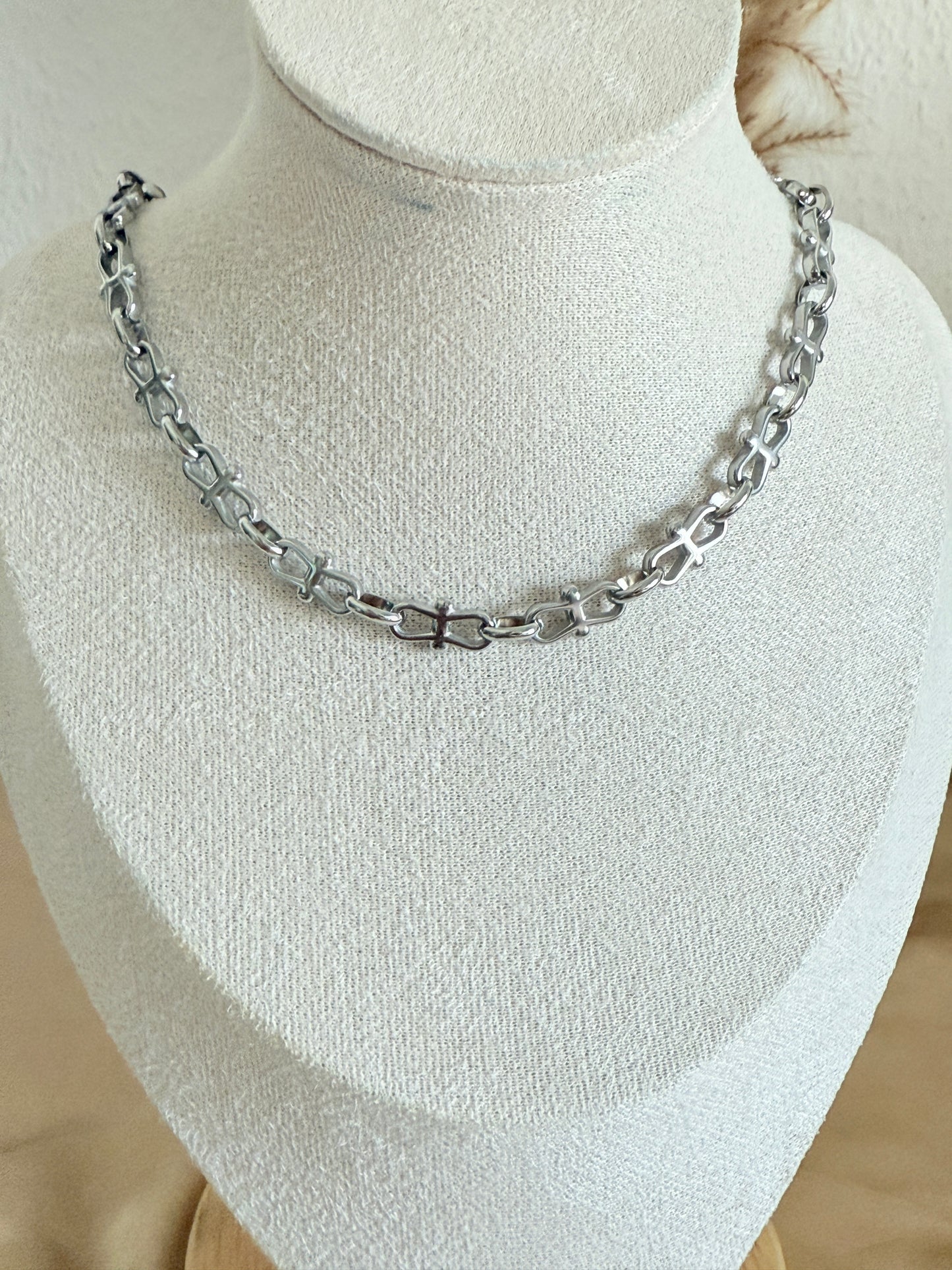 Dana (Unisex Necklace)