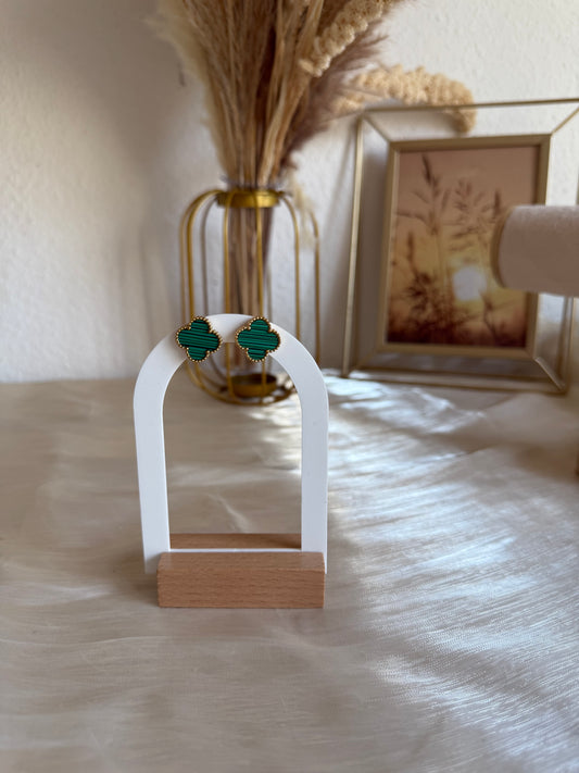 Eline in green “Earrings”