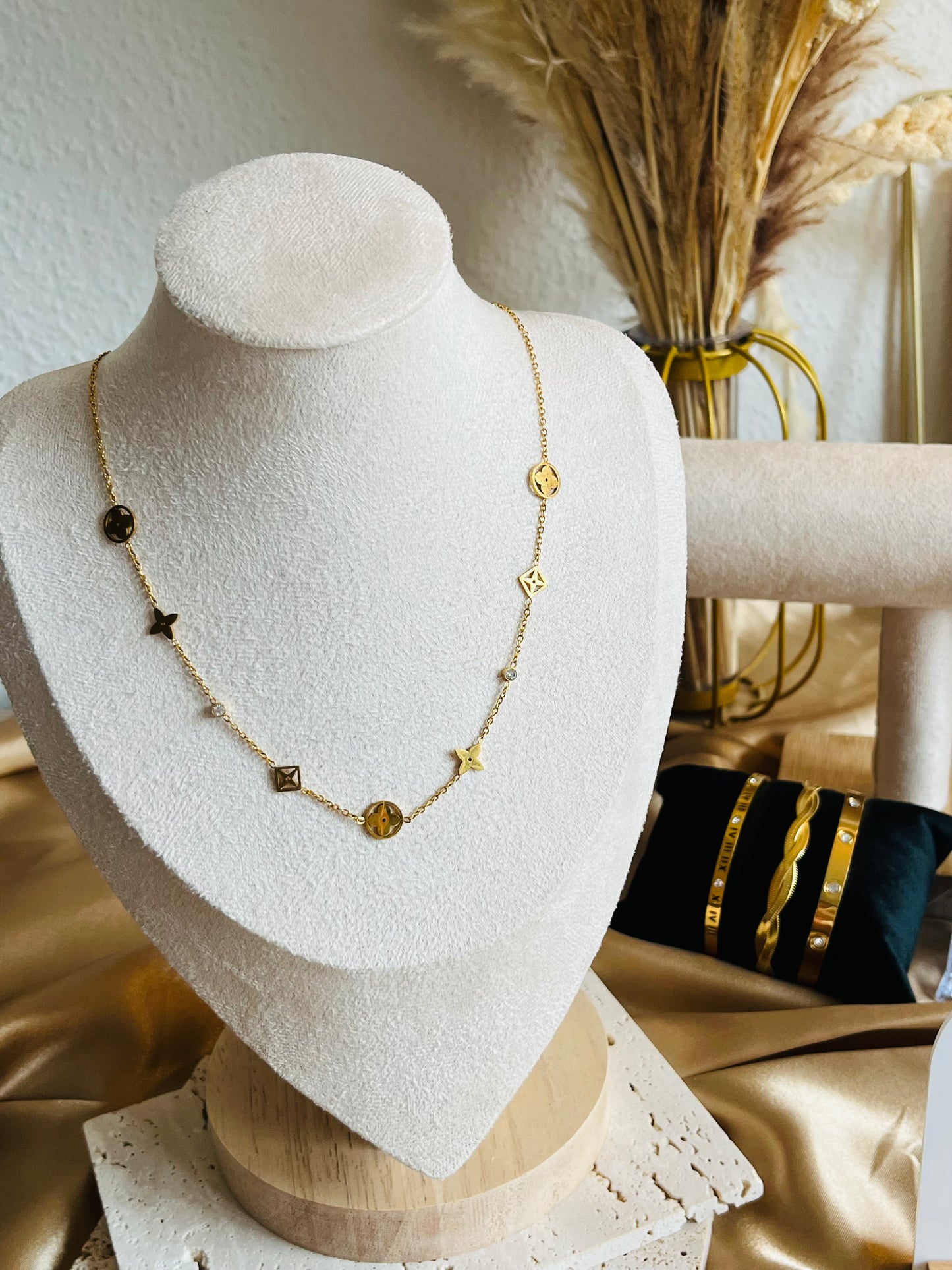 Lily “Necklace”