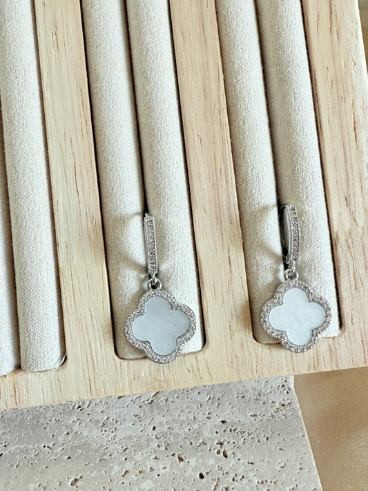 Fiora in white (Earrings)