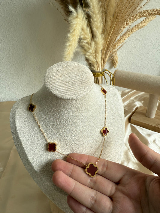 Eline in maroon Necklace