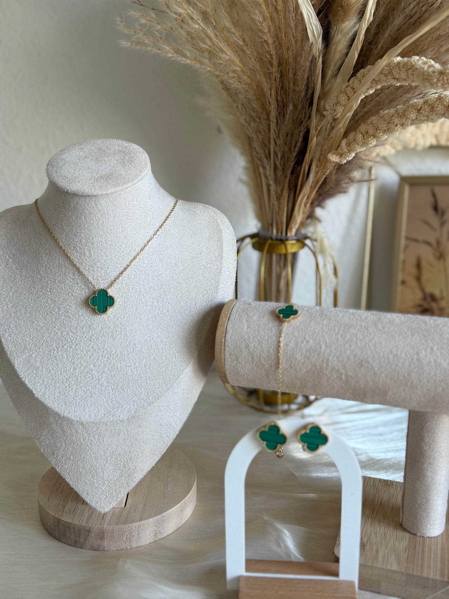 Eline in green “bracelet “
