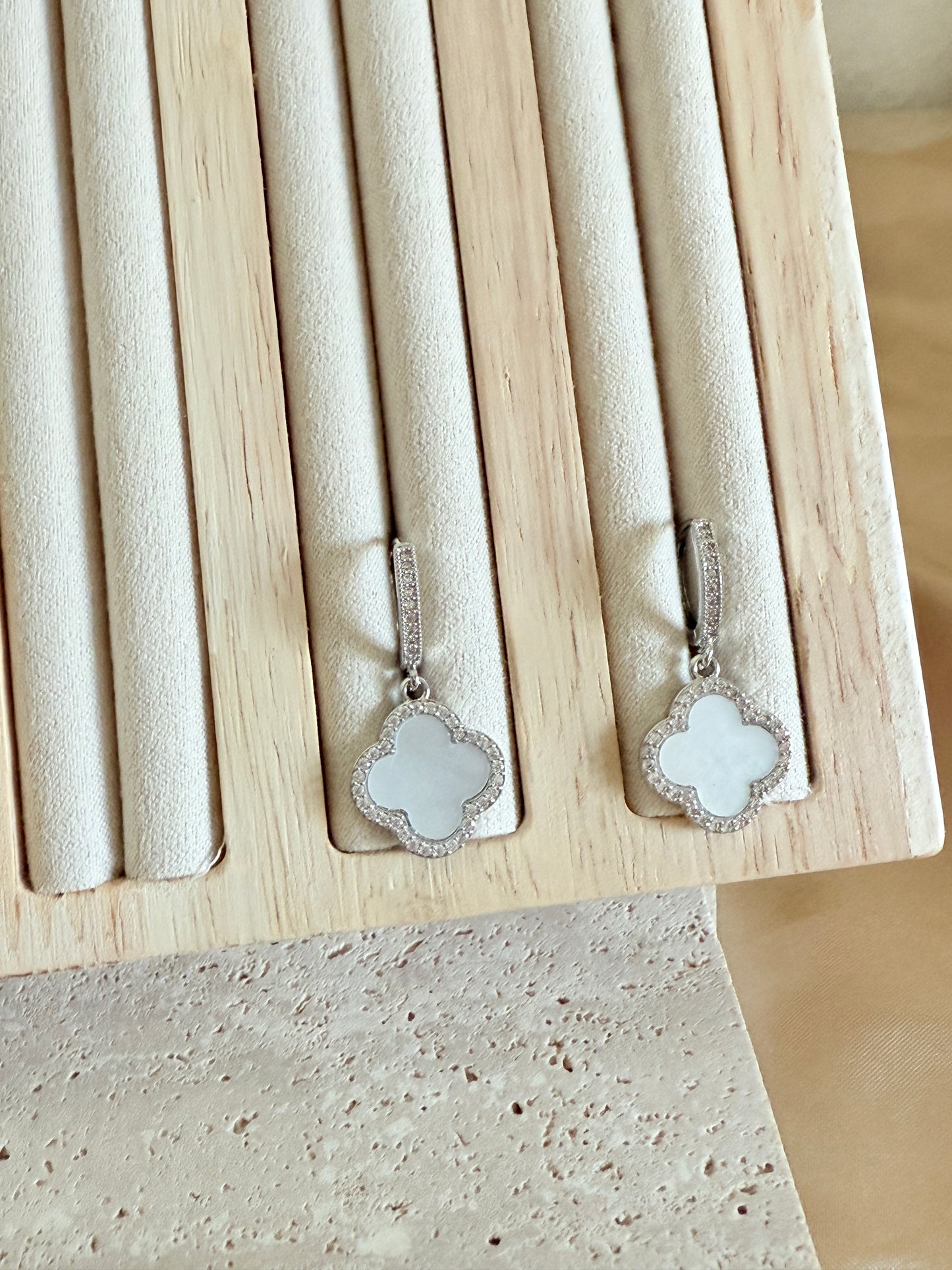 Fiora in white (Earrings)