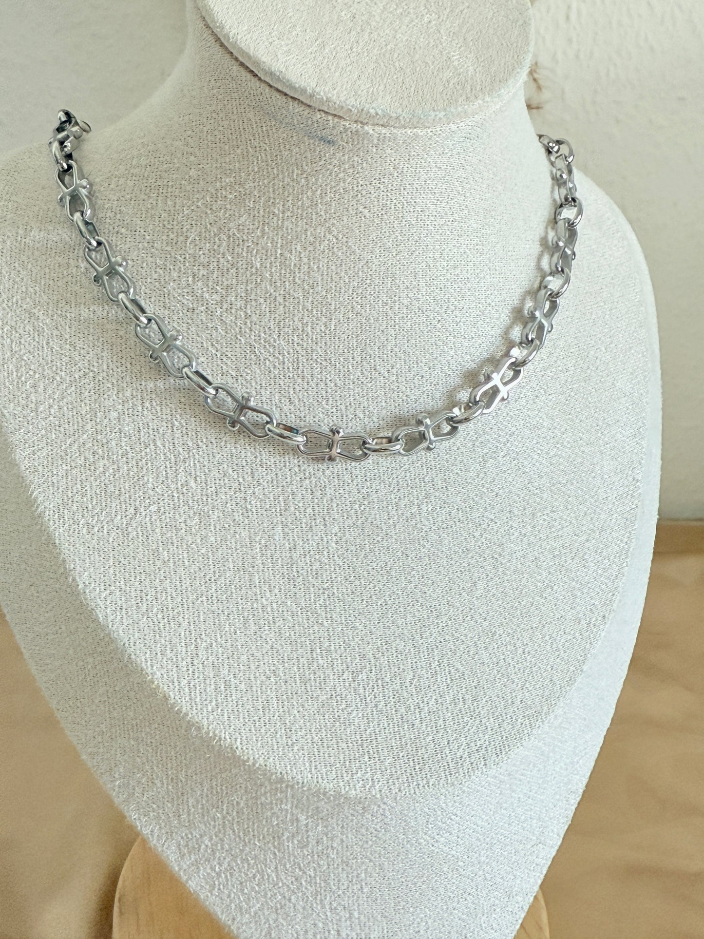 Dana (Unisex Necklace)