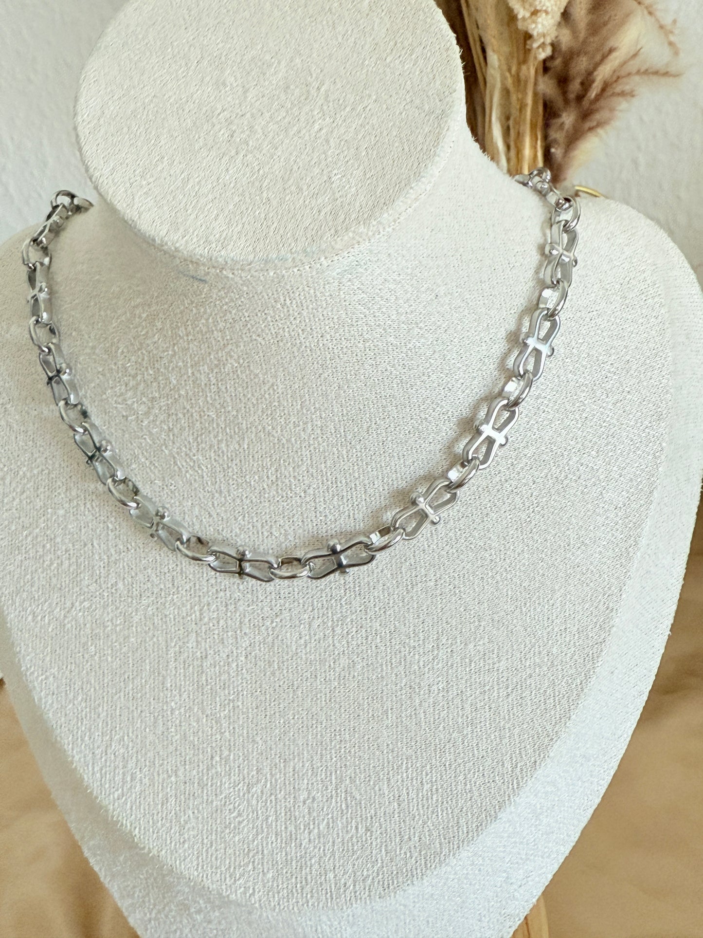 Dana (Unisex Necklace)