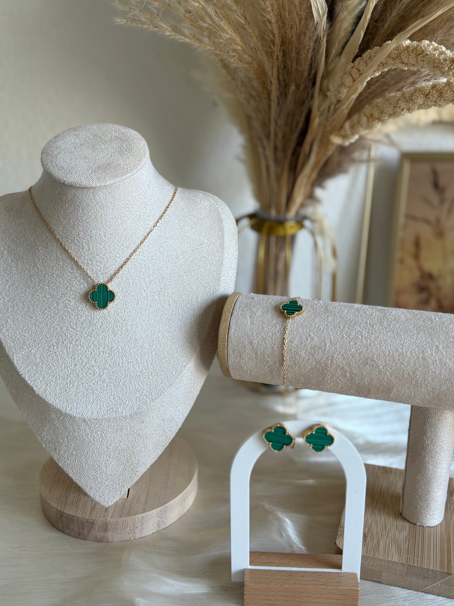 Eline in green “Earrings”