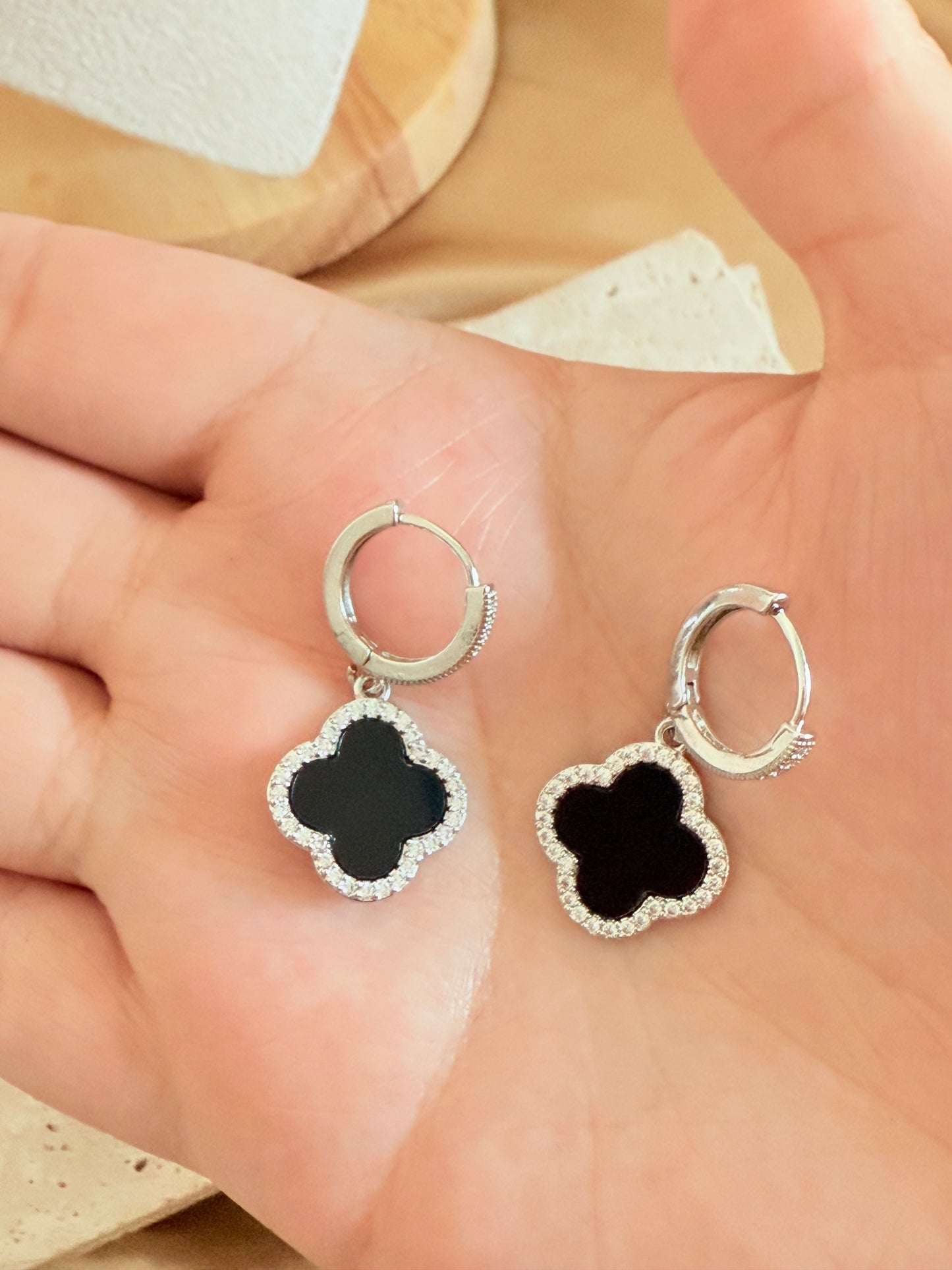 Fiora in black Earrings