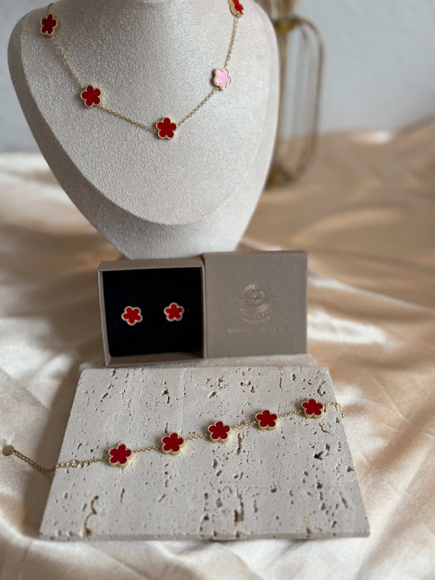 Eline in Red five-petaled flower Earrings