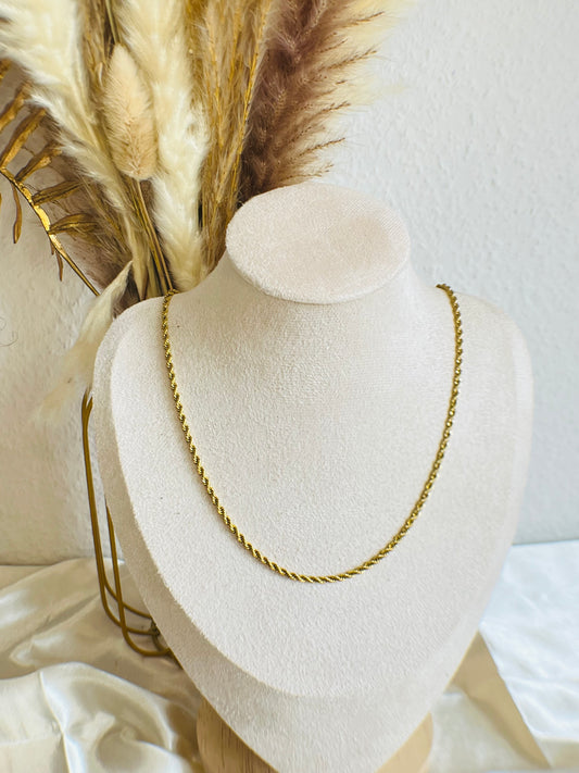 Naya „Halskette“