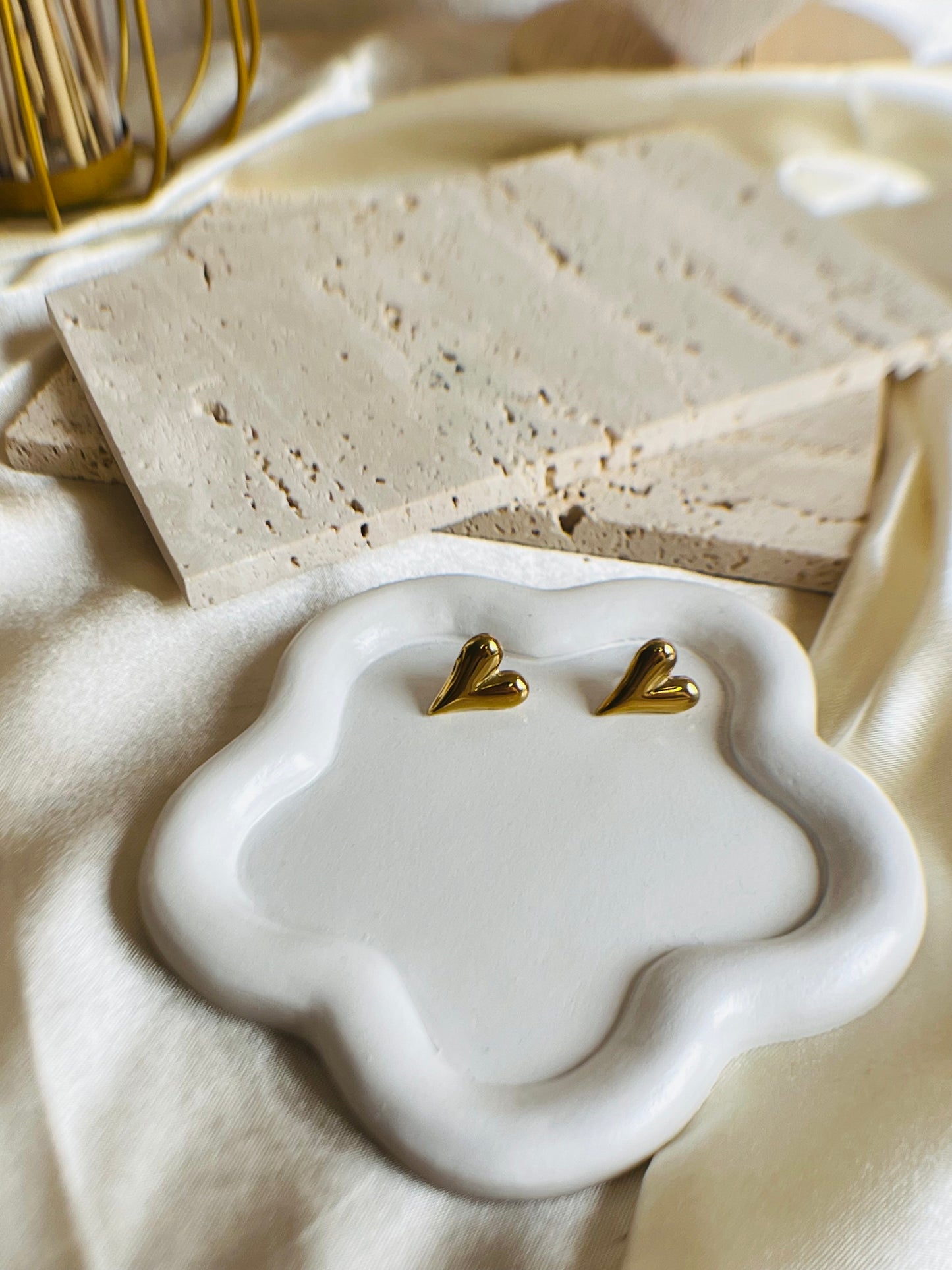 Hana "HEARTS" EARRINGS
