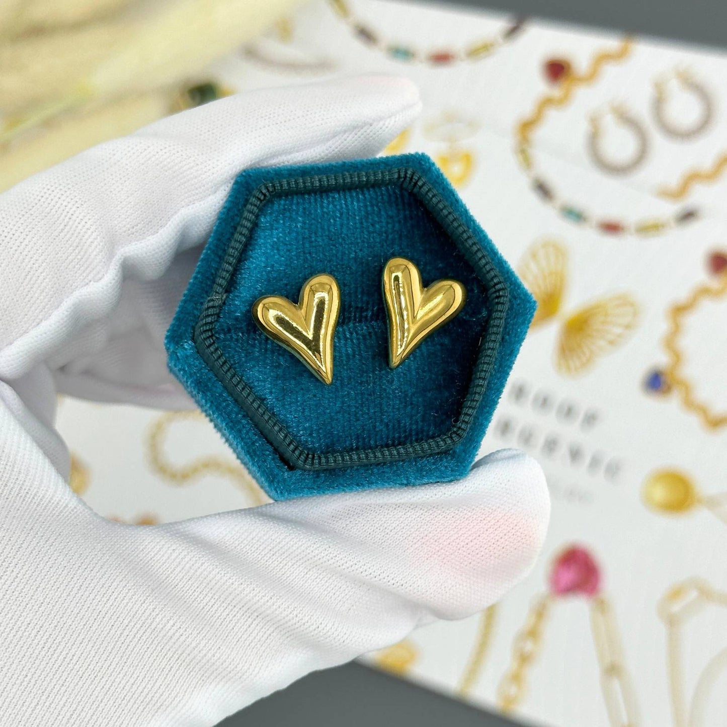 Hana "HEARTS" EARRINGS