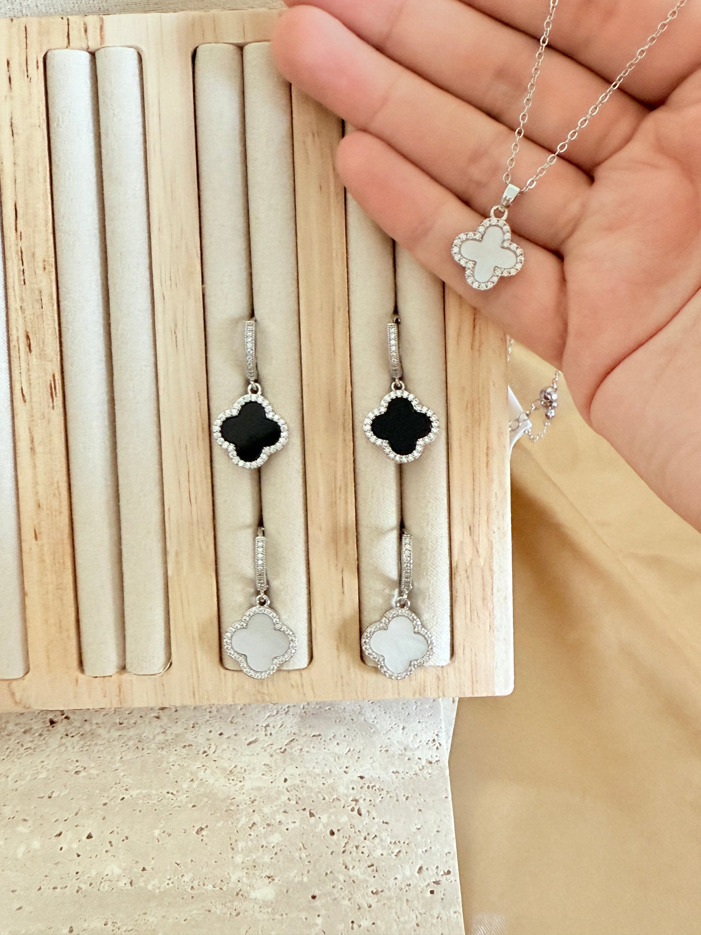 Fiora in white (Earrings)