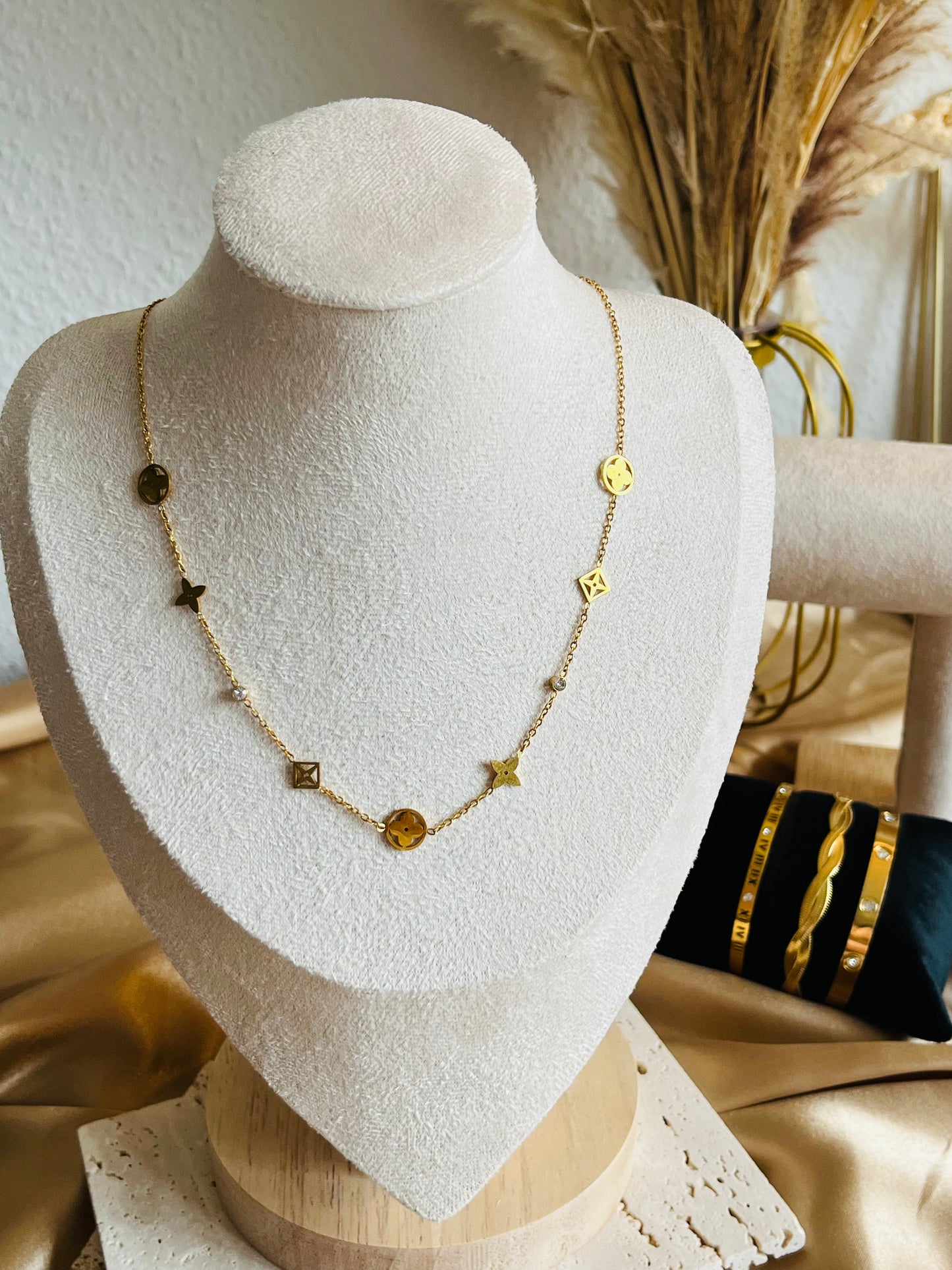 Lily “Necklace”