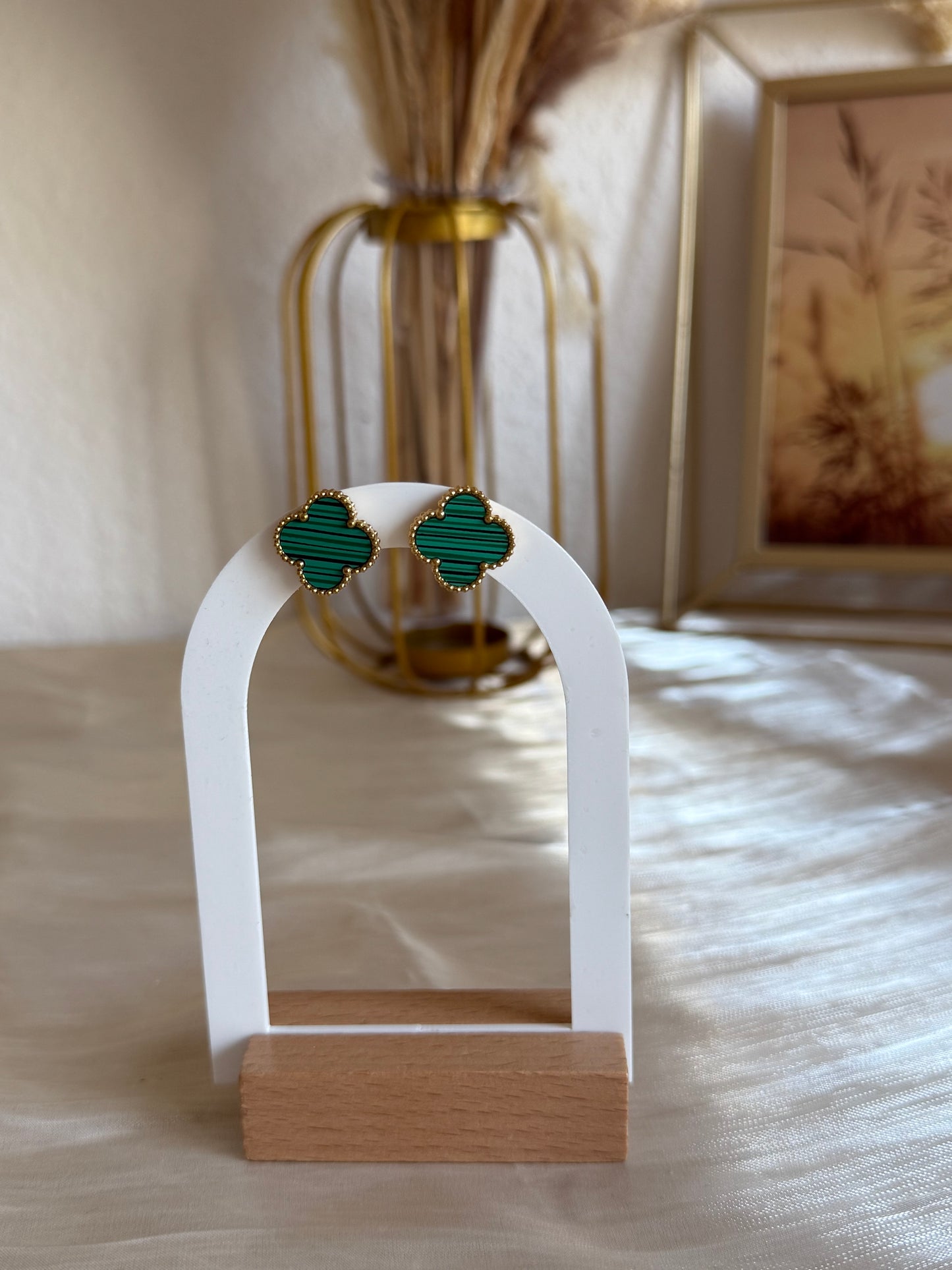 Eline in green “Earrings”