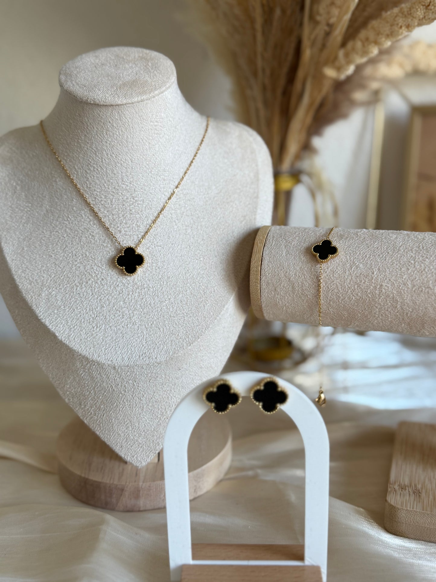Eline Black “Bracelet”
