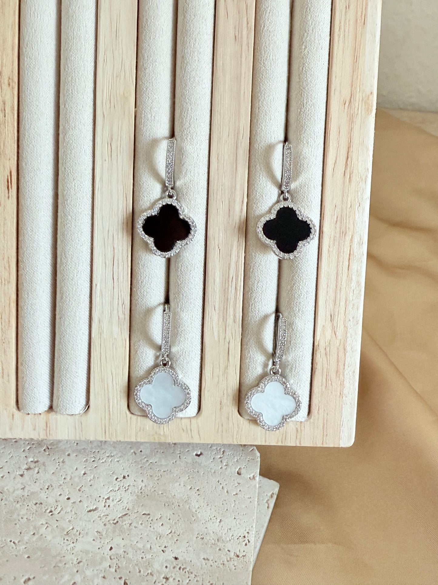 Fiora in white (Earrings)