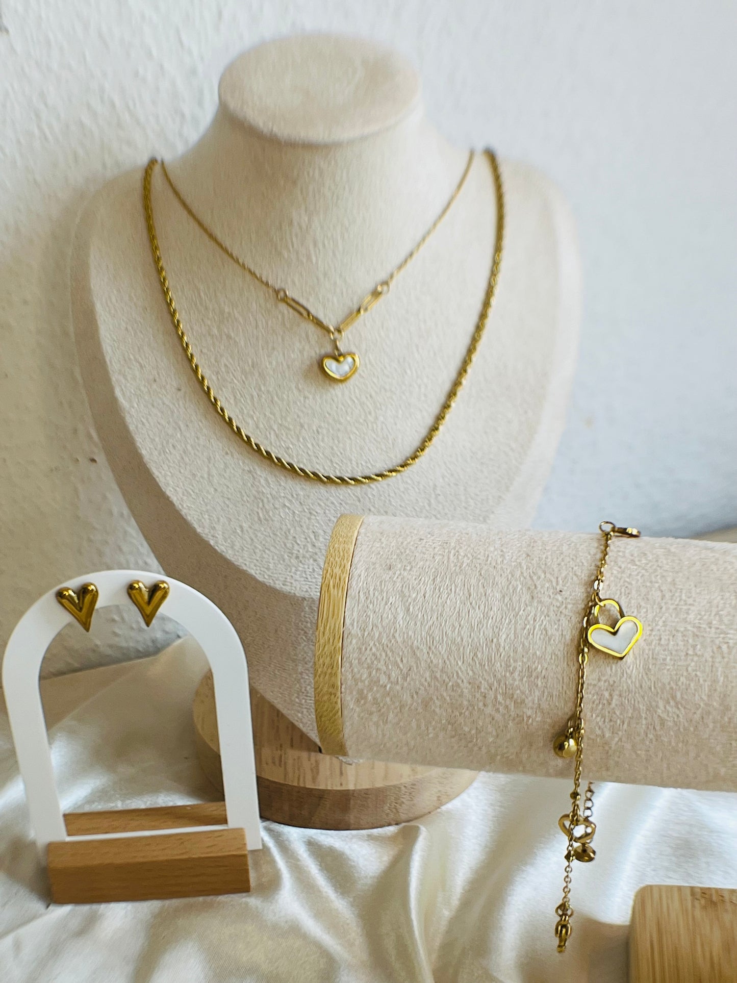 Diana"HEARTS" NECKLACE