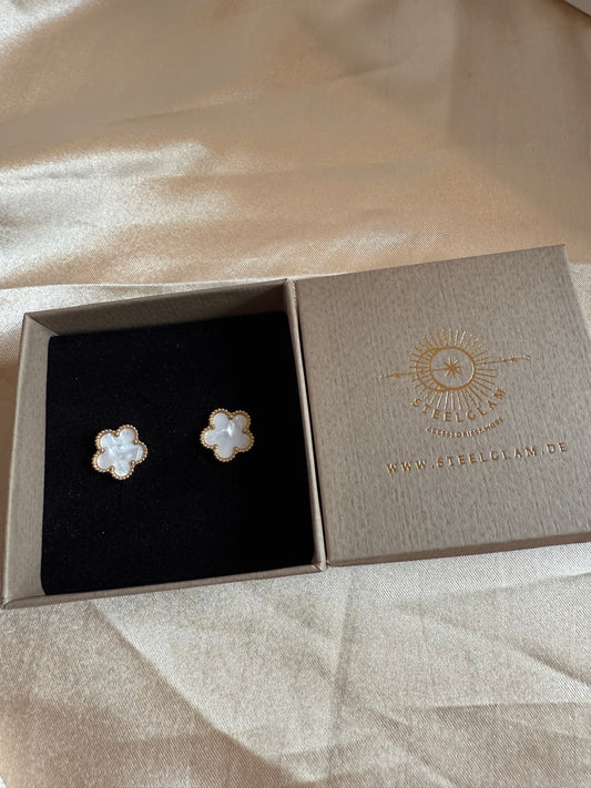 Eline in White five-petaled flower Earrings